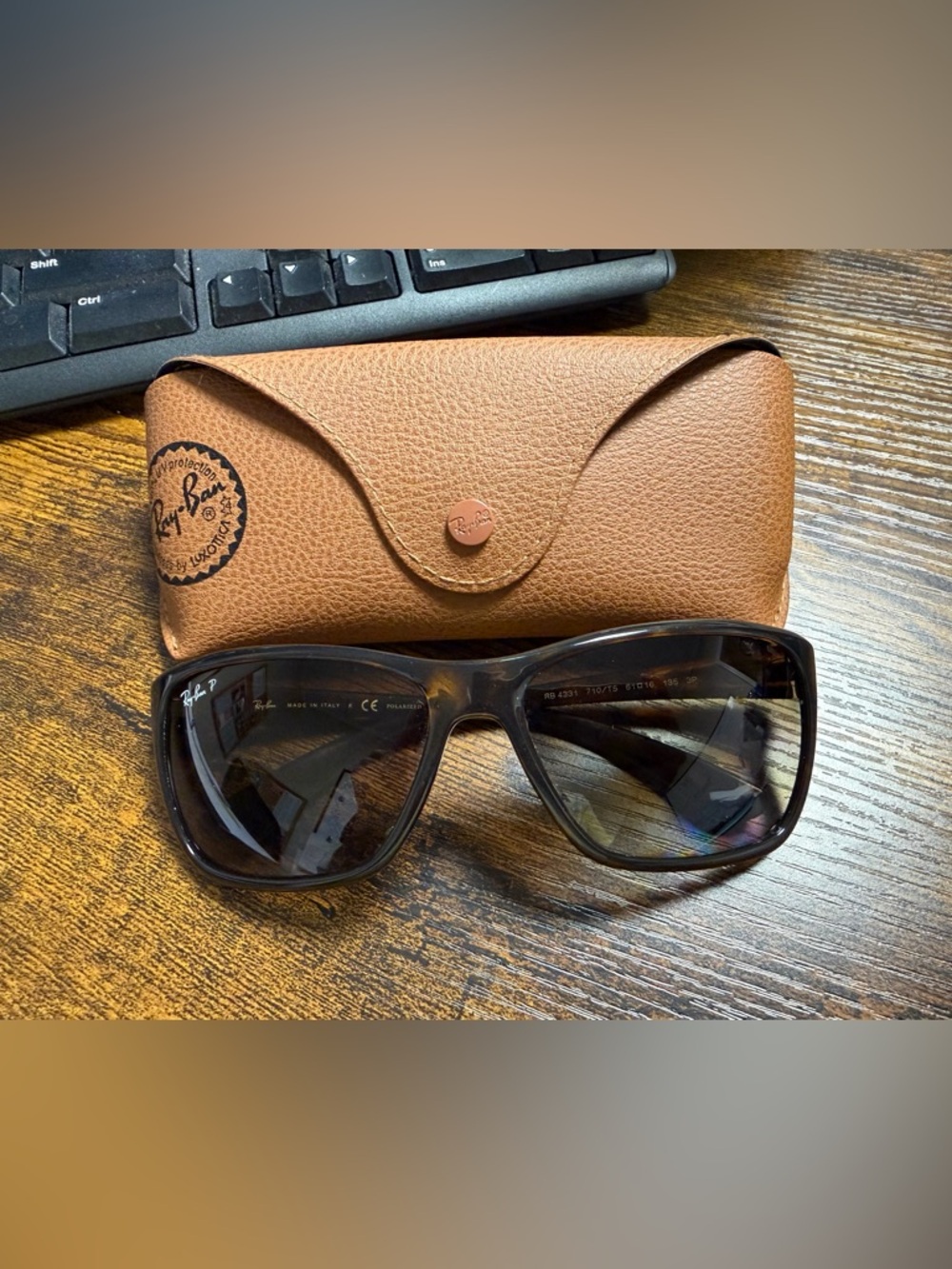 Ray-Ban Women’s Sunglasses with Brown Leather Case